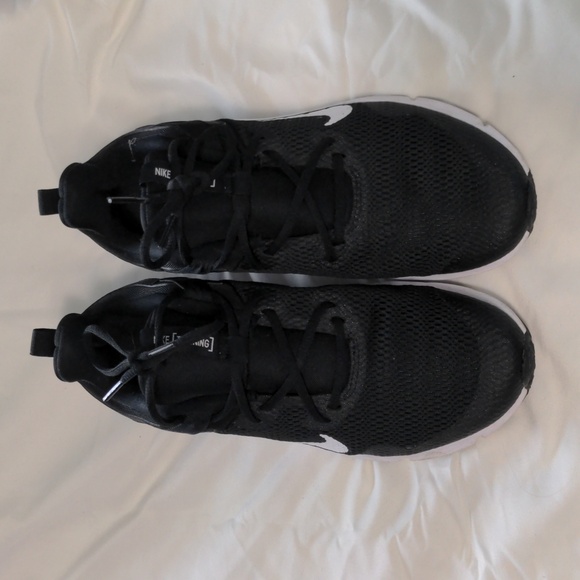 Women's Nike Legend Essential Running Shoe - Picture 2 of 8